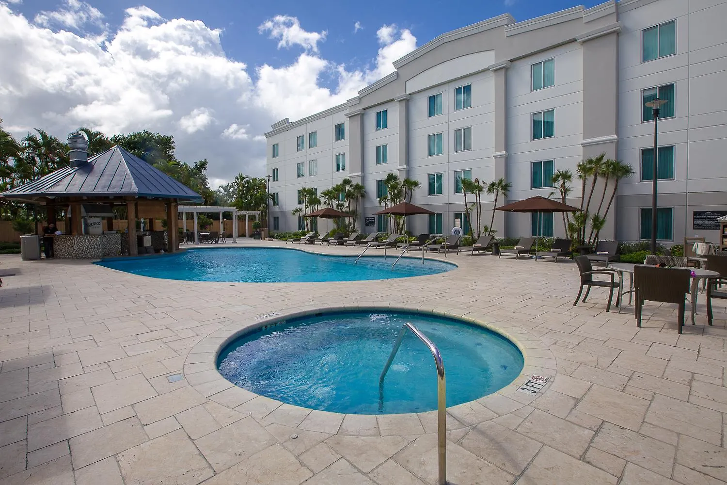 Hampton Inn & Suites San Juan Carolina Hotel