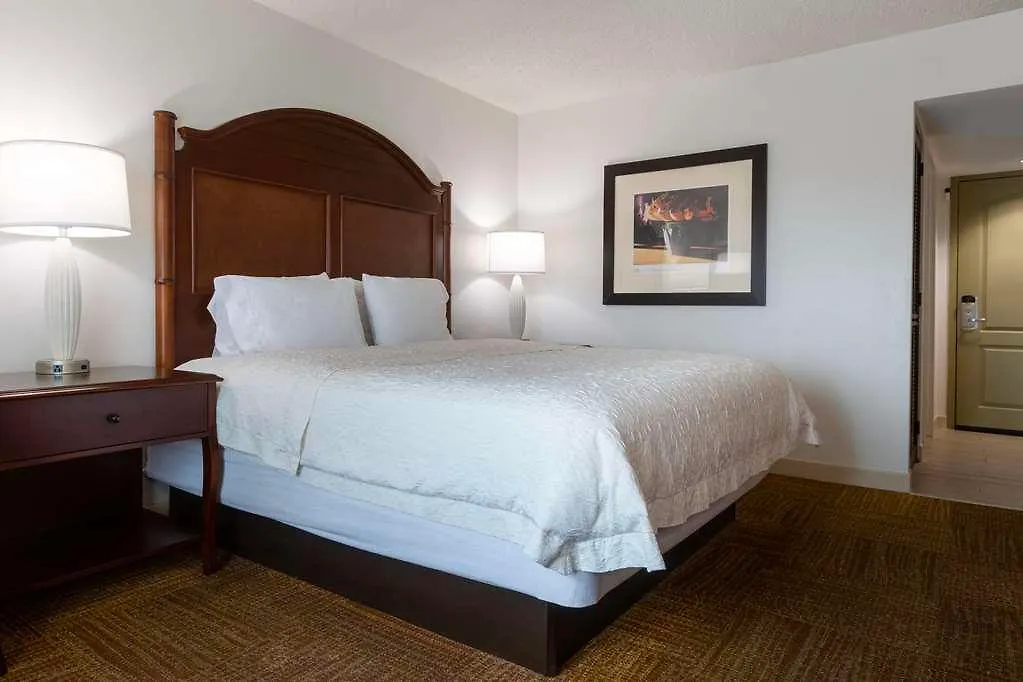 Hampton Inn & Suites San Juan Carolina Hotel