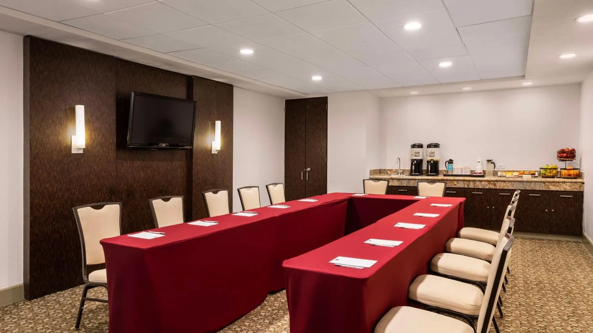 Hampton Inn & Suites San Juan Carolina Hotel